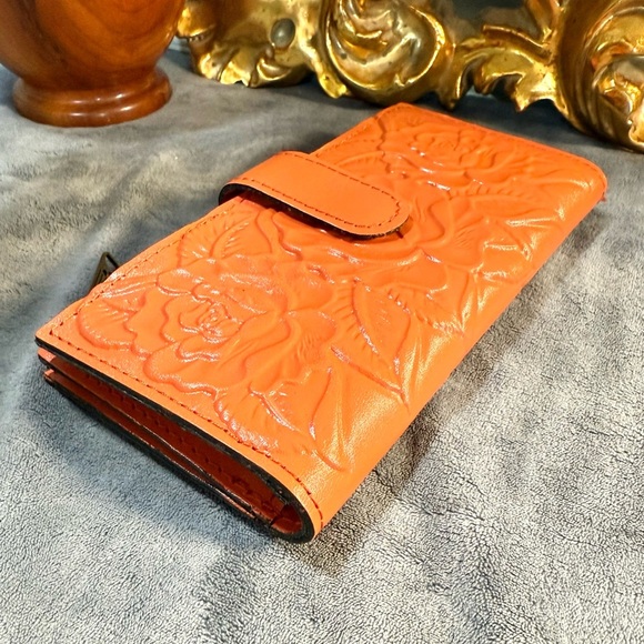 NWOT Patricia Nash Floral Embossed Wallet - Picture 2 of 6